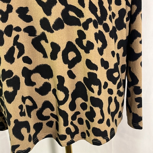🛍 6 for $35 • NWT HEIMISH USA Animal Print Oh So Soft Knit V-Neck Lounge Top - Picture 14 of 16